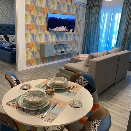 Elysse Sunrise Apartment Mamaia Exteriör bild