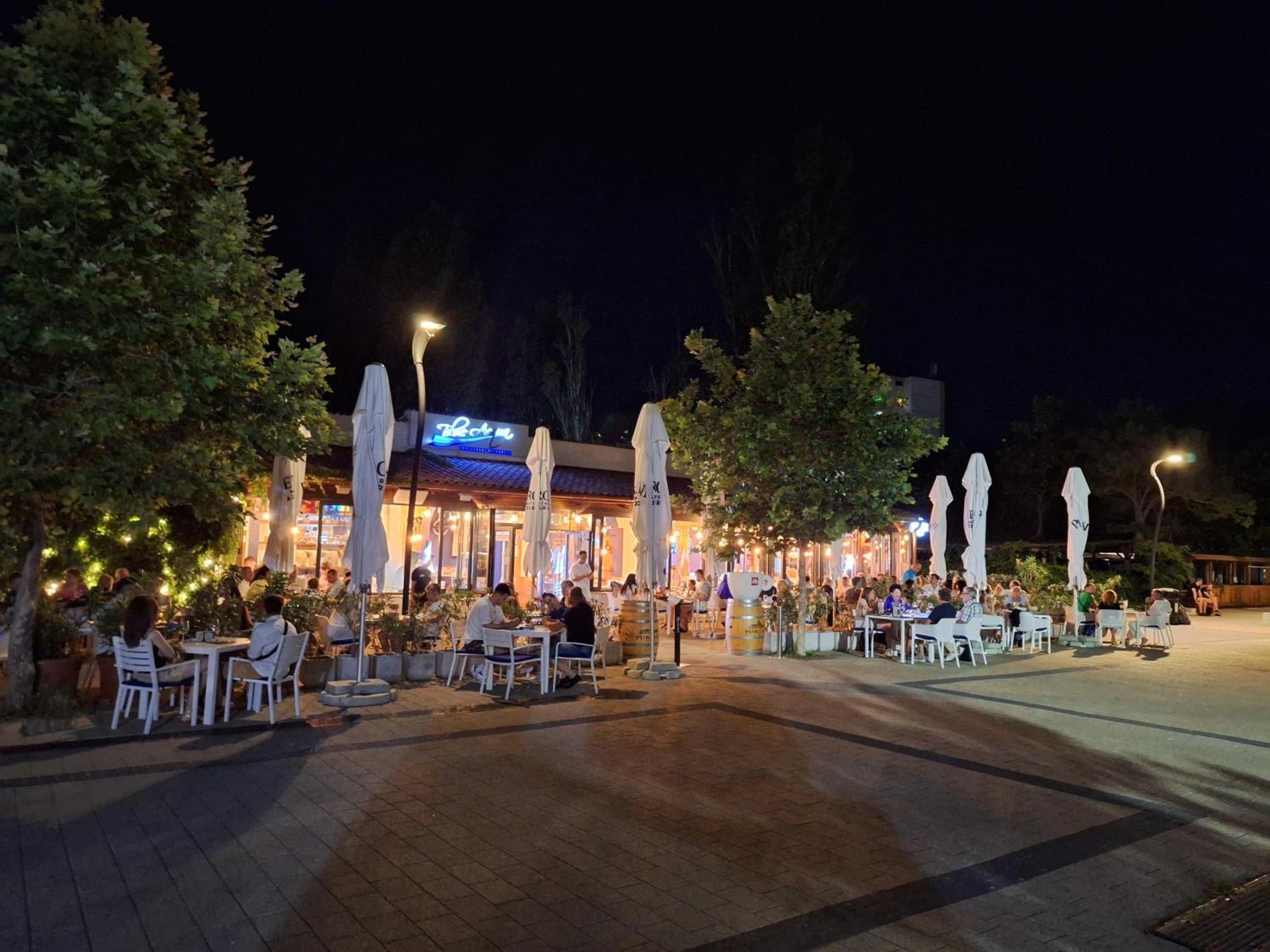 Elysse Sunrise Apartment Mamaia Exteriör bild
