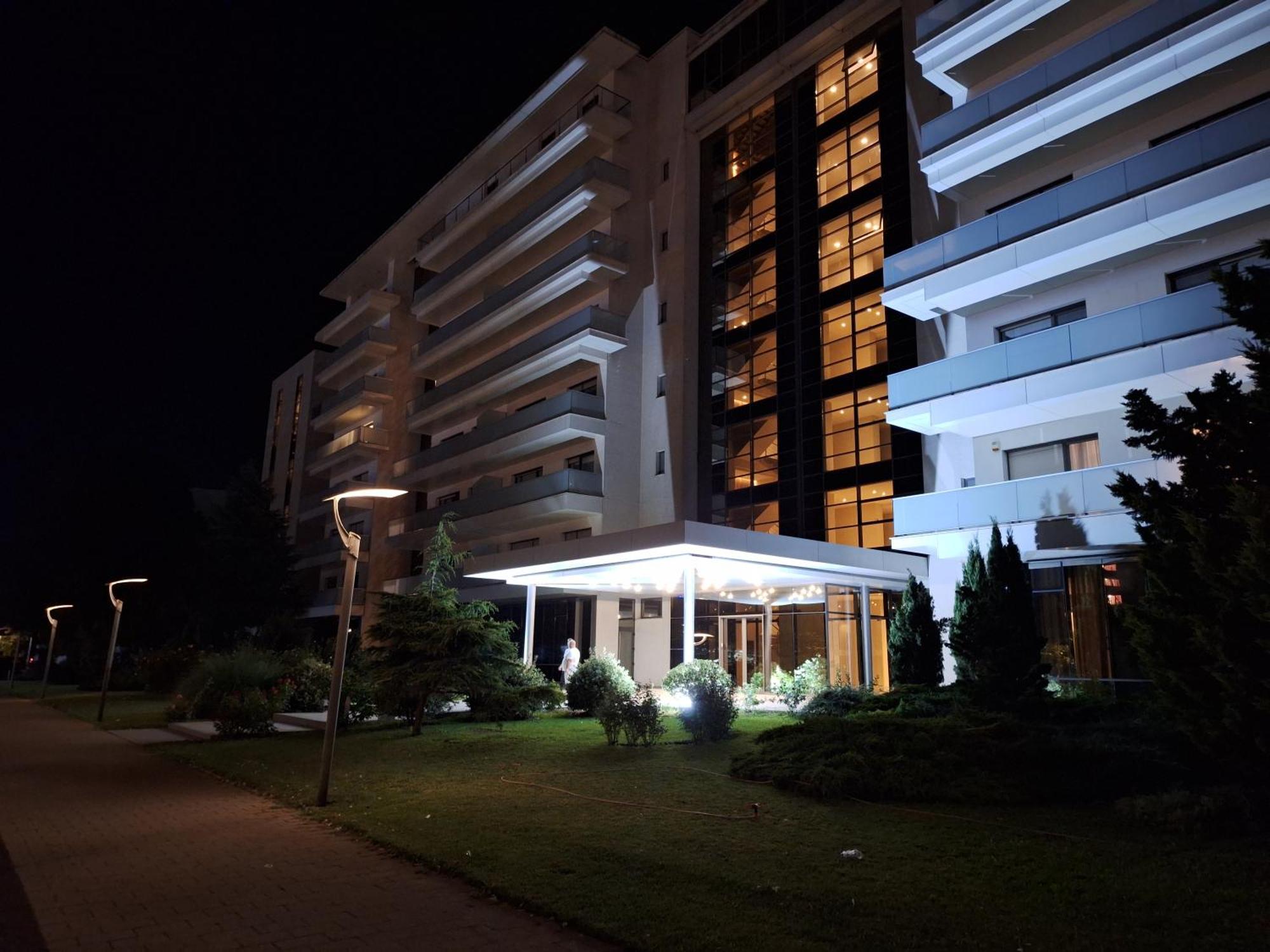 Elysse Sunrise Apartment Mamaia Exteriör bild