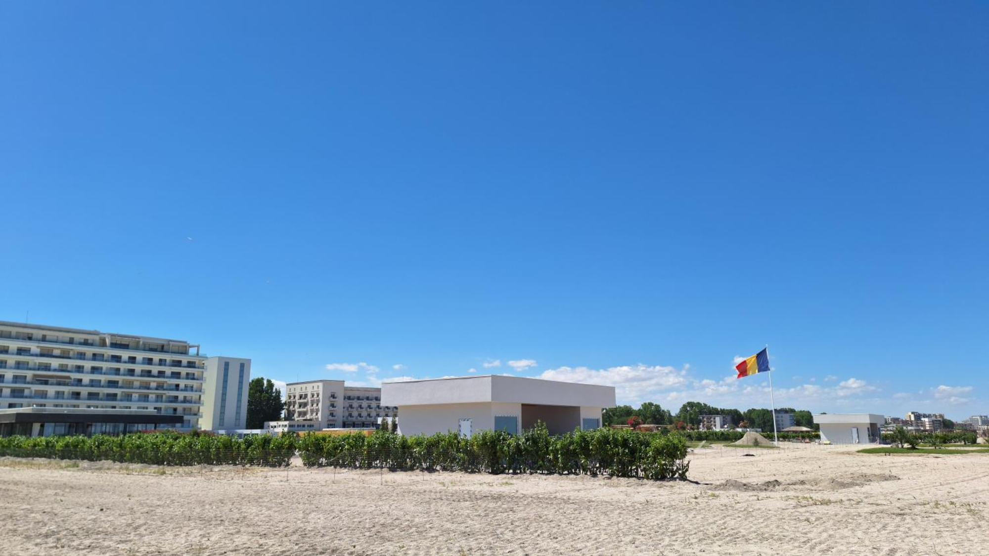 Elysse Sunrise Apartment Mamaia Exteriör bild