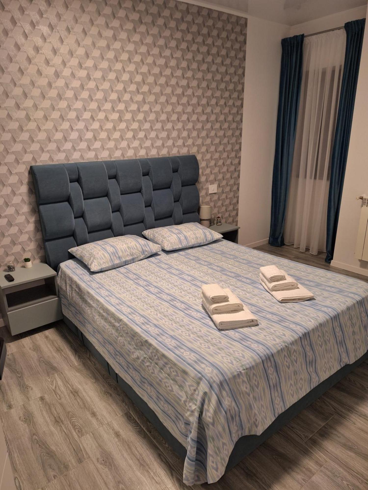 Elysse Sunrise Apartment Mamaia Exteriör bild